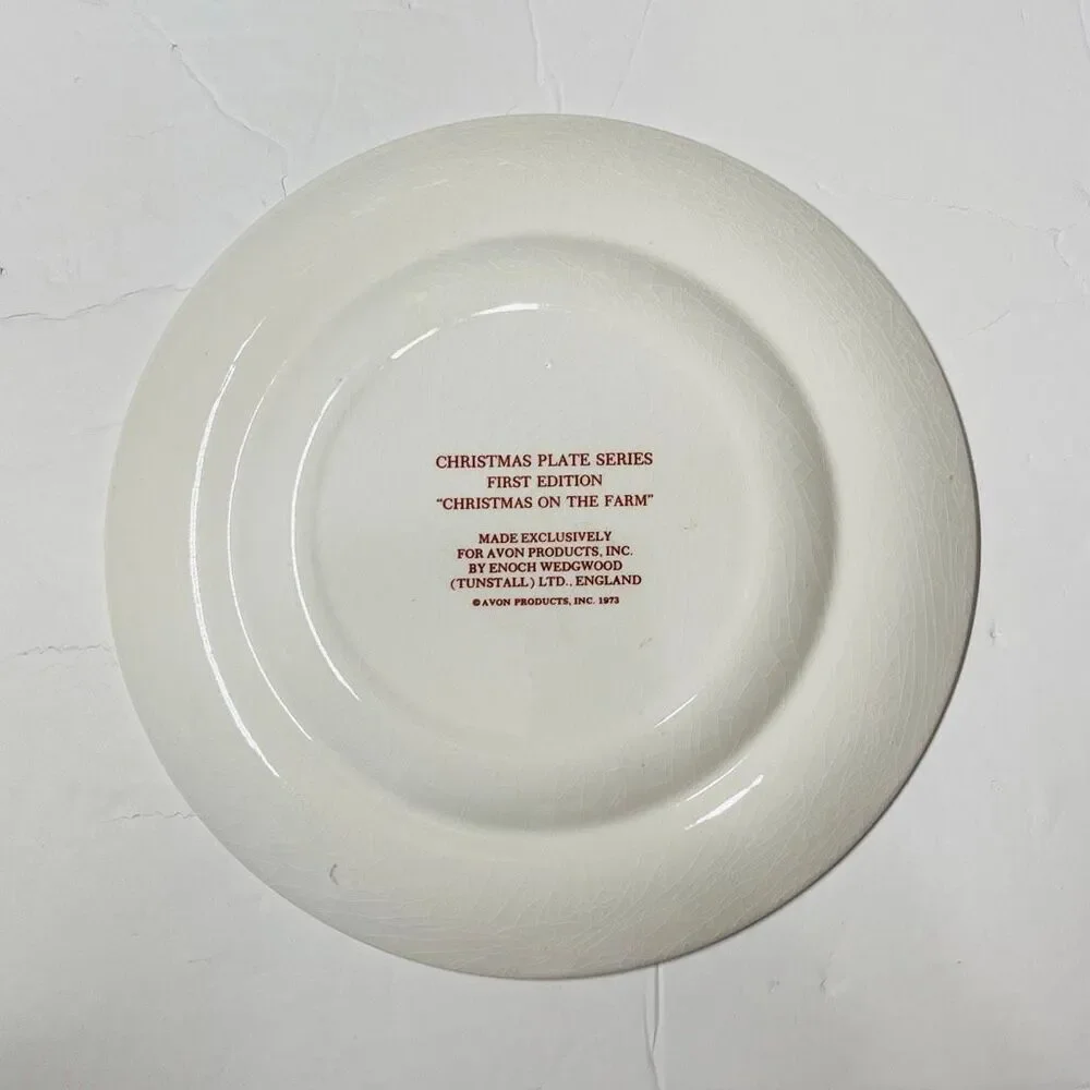 Avon Christmas Collector Plate   Christmas On The Farm   8 3/4 “